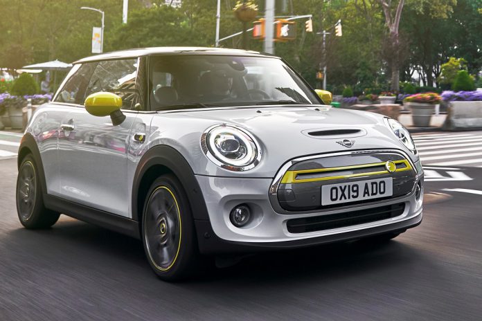 Novo Mini Cooper SE elétrico apresentado em Frankfurt