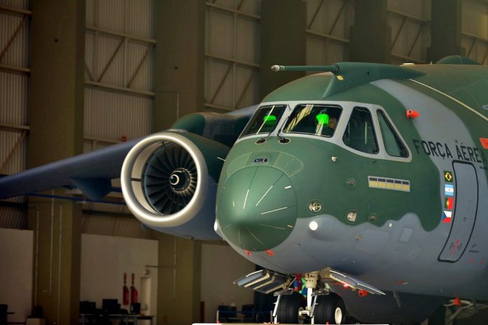 Governo aprova aquisição de cinco aviões KC-390