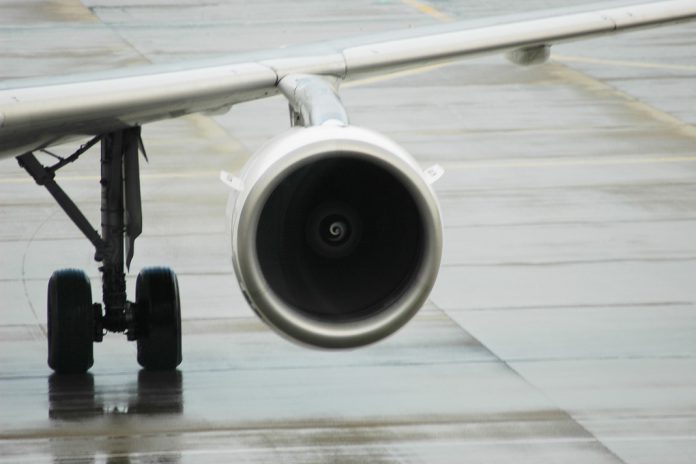 Técnicos de manutenção de aeronaves em risco elevado de burnout