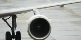 Empresa brasileira Embraer vai aceder tecnologia aeroespacial do Reino Unido