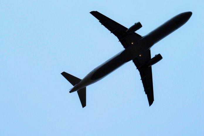 Comissão Europeia quer aviões movidos a hidrogénio e a eletricidade