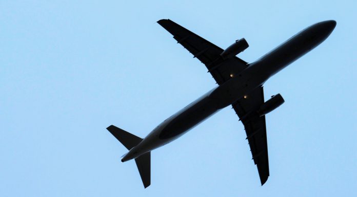 União Europeia e Suíça assinam acordo para transferência de dados de registo de nomes de passageiros