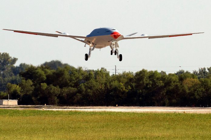 Reabastecedor aéreo não tripulado, o Boeing MQ-25, completa primeiro voo de teste