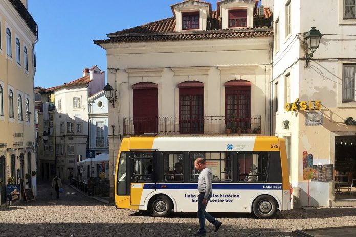 Bairros das zonas históricas não têm condições para mobilidade da população idosa