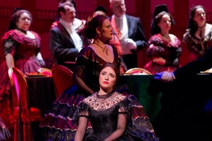 La Traviata com Orquestra e Coro da Royal Opera House no CCB