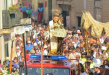 Procissão de Santo António pelas ruas de Alfama