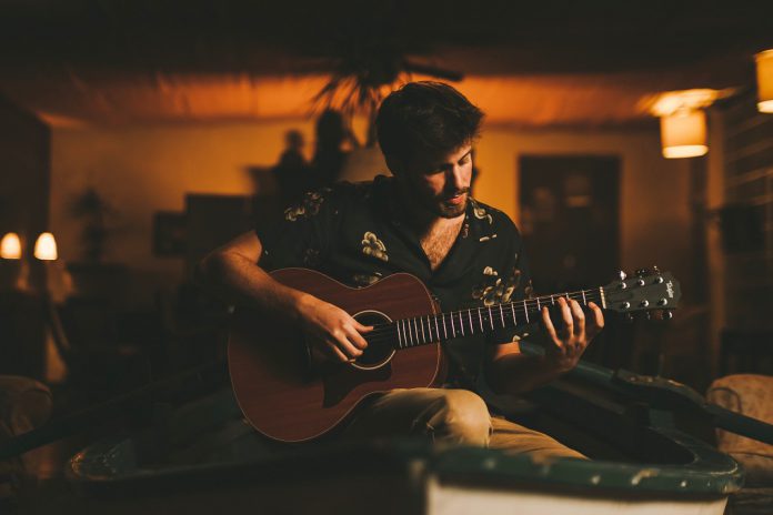 Tiago Nacarato no palco EDP Fado Café do NOS Alive 2019