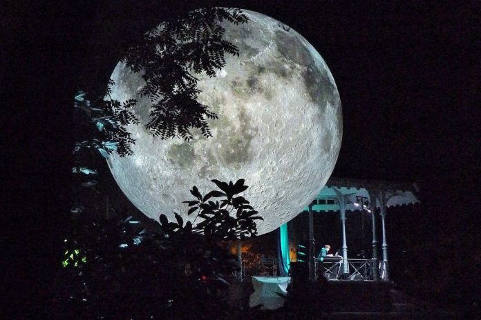 Oeiras recebe Museu da Lua nos jardins do Palácio Marquês de Pombal