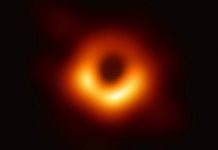 Astrónomos revelam primeira imagem de um buraco negro e confirmam Einstein