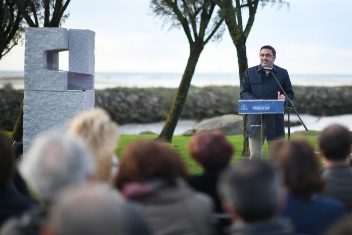 Escultura “Padrão do Mar” inaugurada na marginal de Esposende