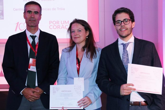 Tiago Adrega e Gustavo Sá Mendes distinguidos com Prémio Jovem Cardiologista de Intervenção Tiago Adrega e Gustavo Sá Mendes distinguidos com Prémio Jovem Cardiologista de Intervenção
