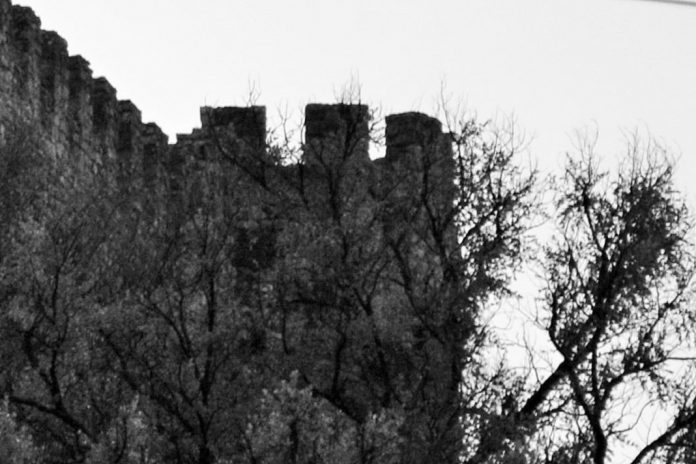 Descobertas arqueológicas no Castelo de Outeiro