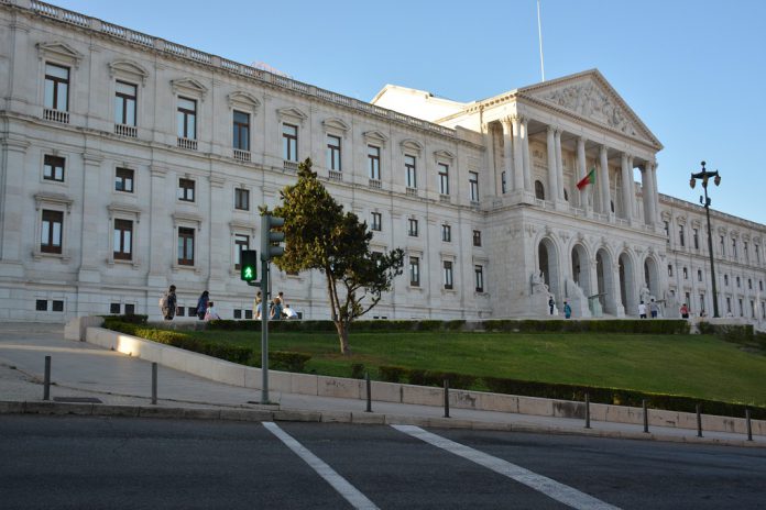 Optometrias apresentam petição no parlamento para regulamentação da profissão