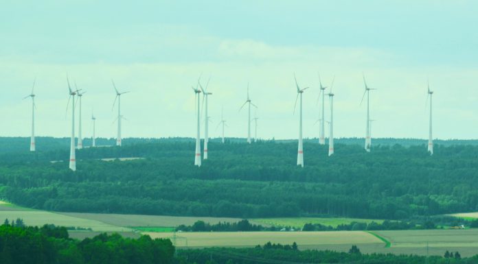 Mais energias renováveis na União Europeia para diminuir dependência dos combustíveis fosseis e aumentar o controlo sobre os preços