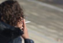 Pneumologistas alertam para perigo invisível: Fumo passivo atinge 2,7 mil milhões de pessoas e está ligado 1,66 milhões de mortes no Mundo Pneumologistas alertam para perigo invisível: Fumo passivo atinge 2,7 mil milhões de pessoas e está ligado 1,66 milhões de mortes no Mundo