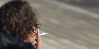 Pneumologistas alertam para perigo invisível: Fumo passivo atinge 2,7 mil milhões de pessoas e está ligado 1,66 milhões de mortes no Mundo Pneumologistas alertam para perigo invisível: Fumo passivo atinge 2,7 mil milhões de pessoas e está ligado 1,66 milhões de mortes no Mundo