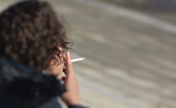 Pneumologistas alertam para perigo invisível: Fumo passivo atinge 2,7 mil milhões de pessoas e está ligado 1,66 milhões de mortes no Mundo Pneumologistas alertam para perigo invisível: Fumo passivo atinge 2,7 mil milhões de pessoas e está ligado 1,66 milhões de mortes no Mundo