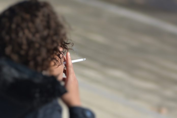 Pneumologistas alertam para perigo invisível: Fumo passivo atinge 2,7 mil milhões de pessoas e está ligado 1,66 milhões de mortes no Mundo Pneumologistas alertam para perigo invisível: Fumo passivo atinge 2,7 mil milhões de pessoas e está ligado 1,66 milhões de mortes no Mundo
