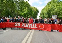 Desfile no 25 de Abril enche a Avenida da Liberdade em Lisboa