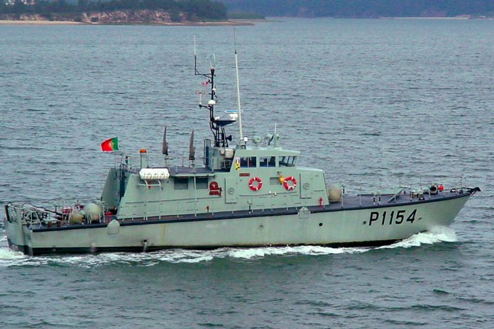 Sete pPescadores desaparecidos desde 14 de agosto resgatados pela Marinha escadores da embarcação de pesca desaparecida foram resgatados pela lancha da Marinha, Hidra. A balsa salva-vidas, onde se encontravam os náufragos foi detetada à deriva por aeronave C-295 da Força Aérea.