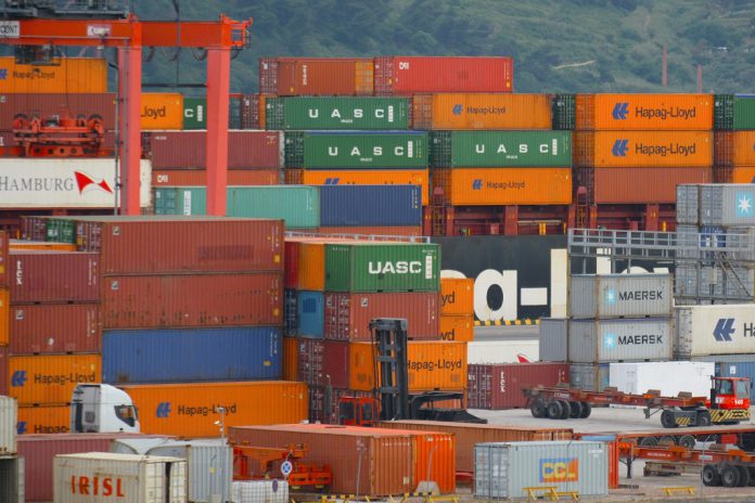 Acordo UE-EUA sobre tarifas é considerado pela Comissão Europeia ajudar a reindustrialização