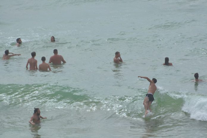 Mergulhos podem causar lesões permanentes na coluna vertebral