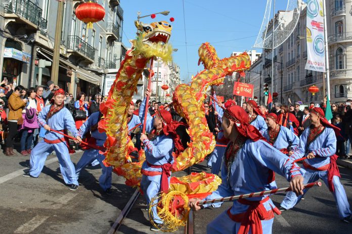 Ano Novo Chinês é celebrado em Lisboa com desfile e espetáculos