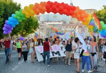 Campanha #DireitoASer assinala Dia Internacional de Luta contra a Homofobia, Transfobia e Bifobia