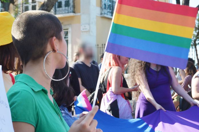 Mulheres LGBT+ enfrentam barreiras no acesso à saúde