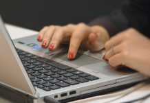Comércio online: Entra em vigor a taxa de 3 euros por artigo para encomendas até 150 euros Comércio online: Entra em vigor a taxa de 3 euros por artigo para encomendas até 150 euros