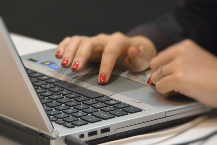 Comércio online: Entra em vigor a taxa de 3 euros por artigo para encomendas até 150 euros Comércio online: Entra em vigor a taxa de 3 euros por artigo para encomendas até 150 euros