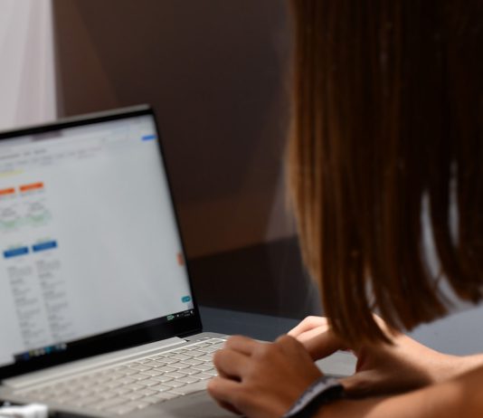 Relatório Sophos: Ransomware continua a ameaçar setor da saúde onde a falta de profissionais em cibersegurança é critica