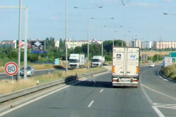 Vão ser criados Corredores de Transporte Limpos com implementação de sistemas de recarga para camiões