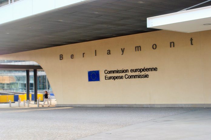 Comissão Europeia propõe suspender regras da PAC e controlo de produtos agrícolas da Ucrânia e Moldava Comissão Europeia propõe suspender regras da PAC e controlo de produtos agrícolas da Ucrânia e Moldava
