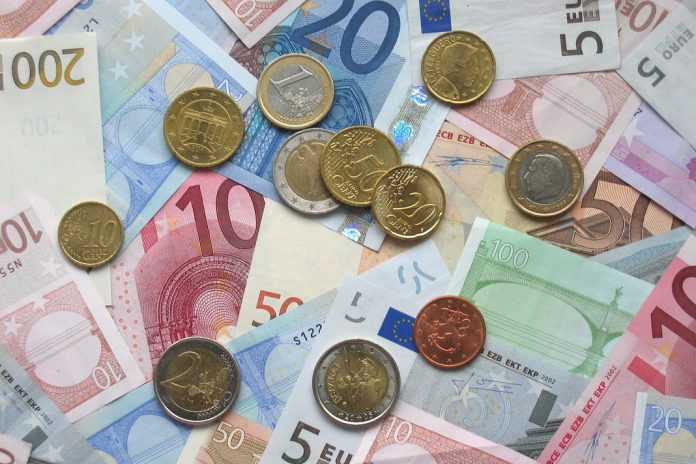Maioria dos europeus apoia o euro como moeda única