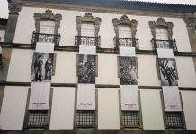 Largo do Paço e Biblioteca Pública, em Braga, com imagens do 25 de Abril