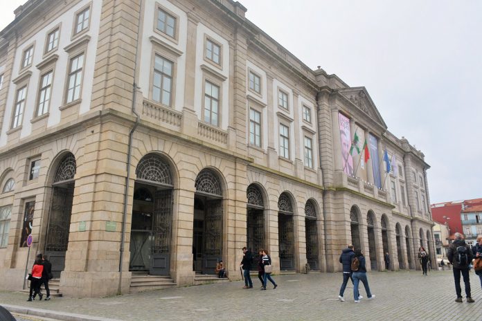 Universidade do Porto com a maior media das notas de entrada nos cursos