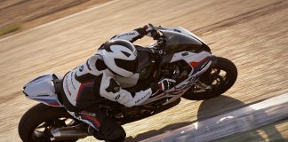 BMW S 1000 RR com jantes de fibra de carbono