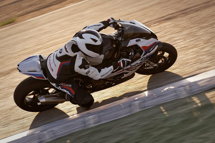 BMW S 1000 RR com jantes de fibra de carbono