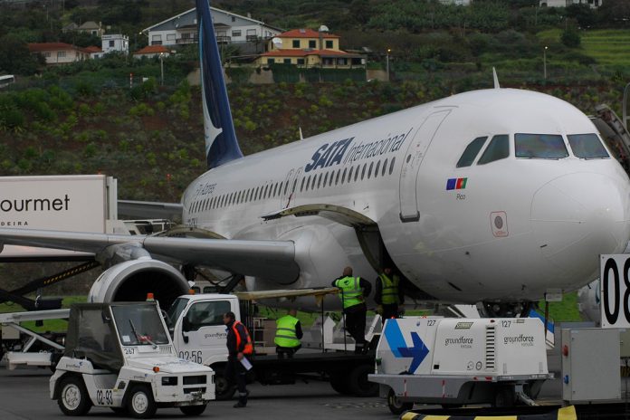 COVID-19: Passageiros que cheguem aos aeroportos dos Açores e Madeira ficam de quarentena