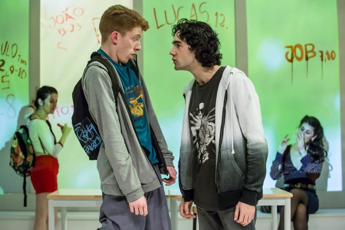 Teatro Carlos Alberto, com “Mártir”: o fundamentalismo religioso e político Teatro Carlos Alberto, com “Mártir”: o fundamentalismo religioso e político