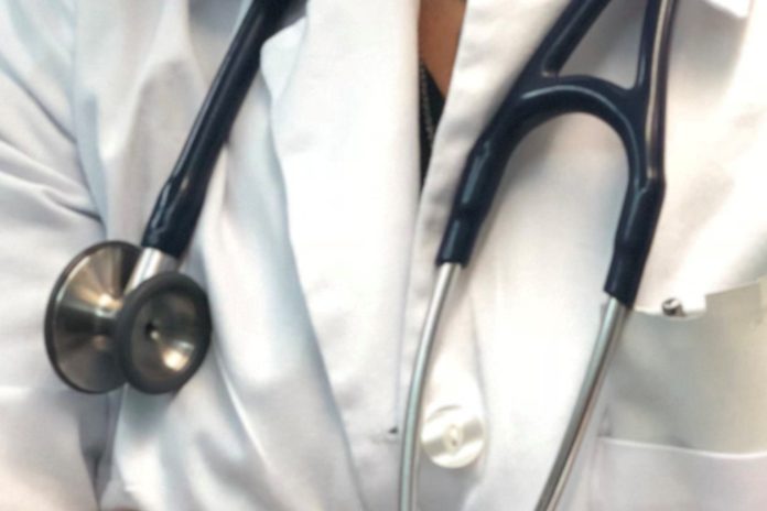 Dispositivo vestível que monitora continuamente níveis de cetona e de glicose no sangue passa a ser uma opção real Dispositivo vestível que monitora continuamente níveis de cetona e de glicose no sangue passa a ser uma opção real