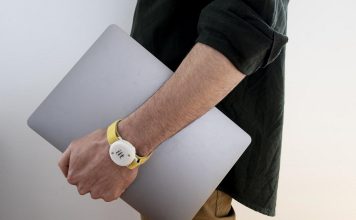 Pulseira inteligente mede temperatura do corpo e distanciamento social