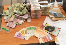 Falsificadores de notas de euros e leu romeno presos em Espanha e Roménia