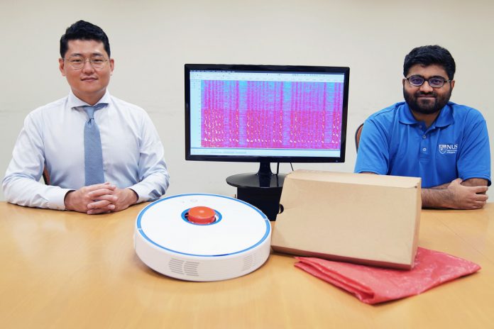 Cientistas da computação da Universidade Nacional de Singapura mostraram que é possível escutar conversas privadas através de aspiradores robôs domésticos. O método LidarPhone reaproveita o sensor Lidar do aspirador. Cientistas da computação da Universidade Nacional de Singapura mostraram que é possível escutar conversas privadas através de aspiradores robôs domésticos. O método LidarPhone reaproveita o sensor Lidar do aspirador.
