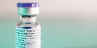 Vacina da Pfizer-Biontech é 100% eficaz em jovens dos 12 aos 15 anos