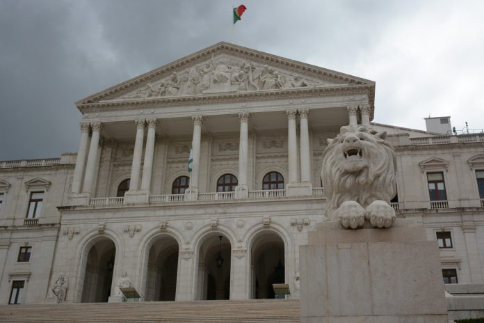 Aumento subsídio para assistência a filhos com doença oncológica deve incluir filhos com doenças crónicas complexas e necessidades paliativas Aumento subsídio para assistência a filhos com doença oncológica deve incluir filhos com doenças crónicas complexas e necessidades paliativas