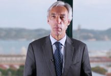 Presidente da Ucrânia condecora ministro português João Gomes Cravinho
