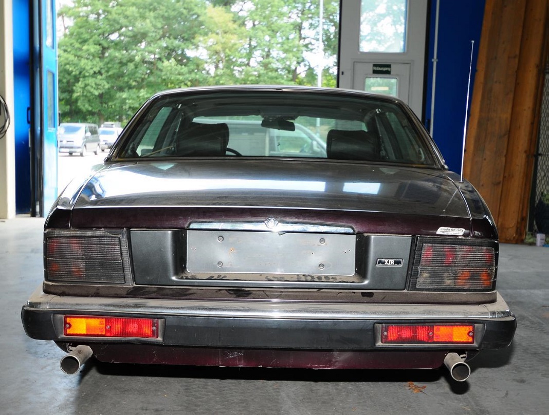 Jaguar de 1993, modelo XJR 6