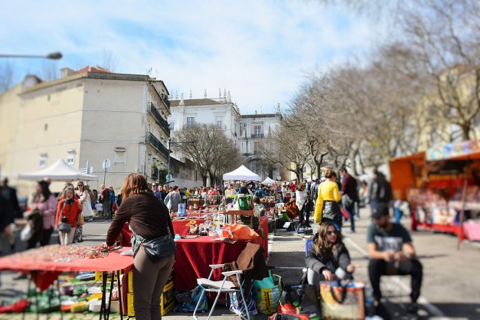 Feiras da Ladra, Relógio e Galinheiras reabrem dia 23 de maio